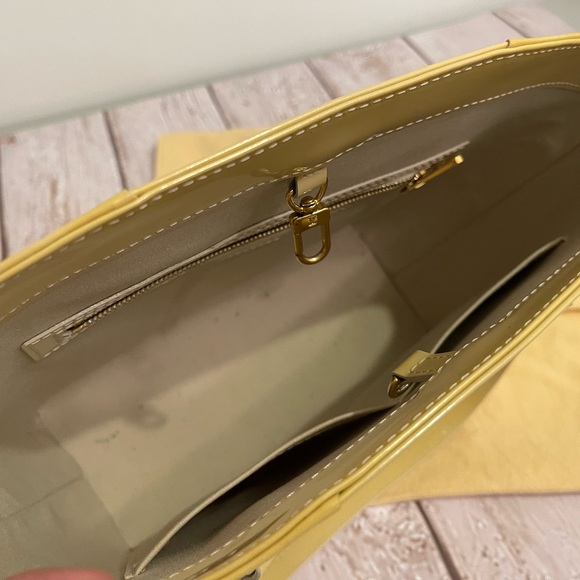 Authentic Louis Vuitton beige/yellow monogram vernis leather MM Avalon tote bag - Picture 3 of 6